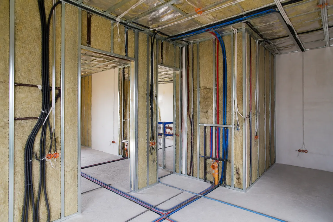 termoizolație și confort într-o casă pe structură metalică sau zidărie