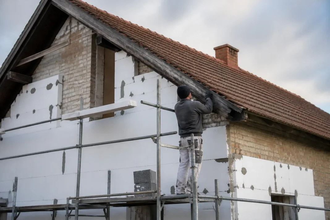 Termoizolarea unei case vechi fără punți termice începe cu ordinea lucrărilor